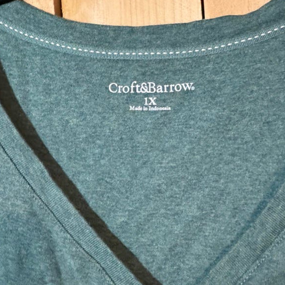 Green 3/4 Tee - Picture 2 of 5